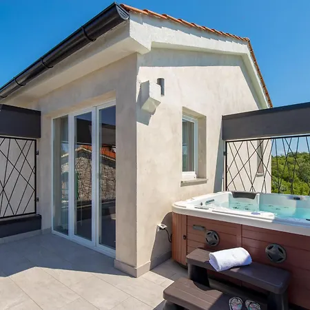 Nika Villa