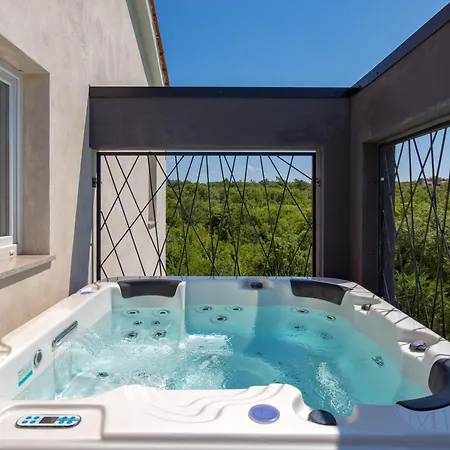 Nika Villa *